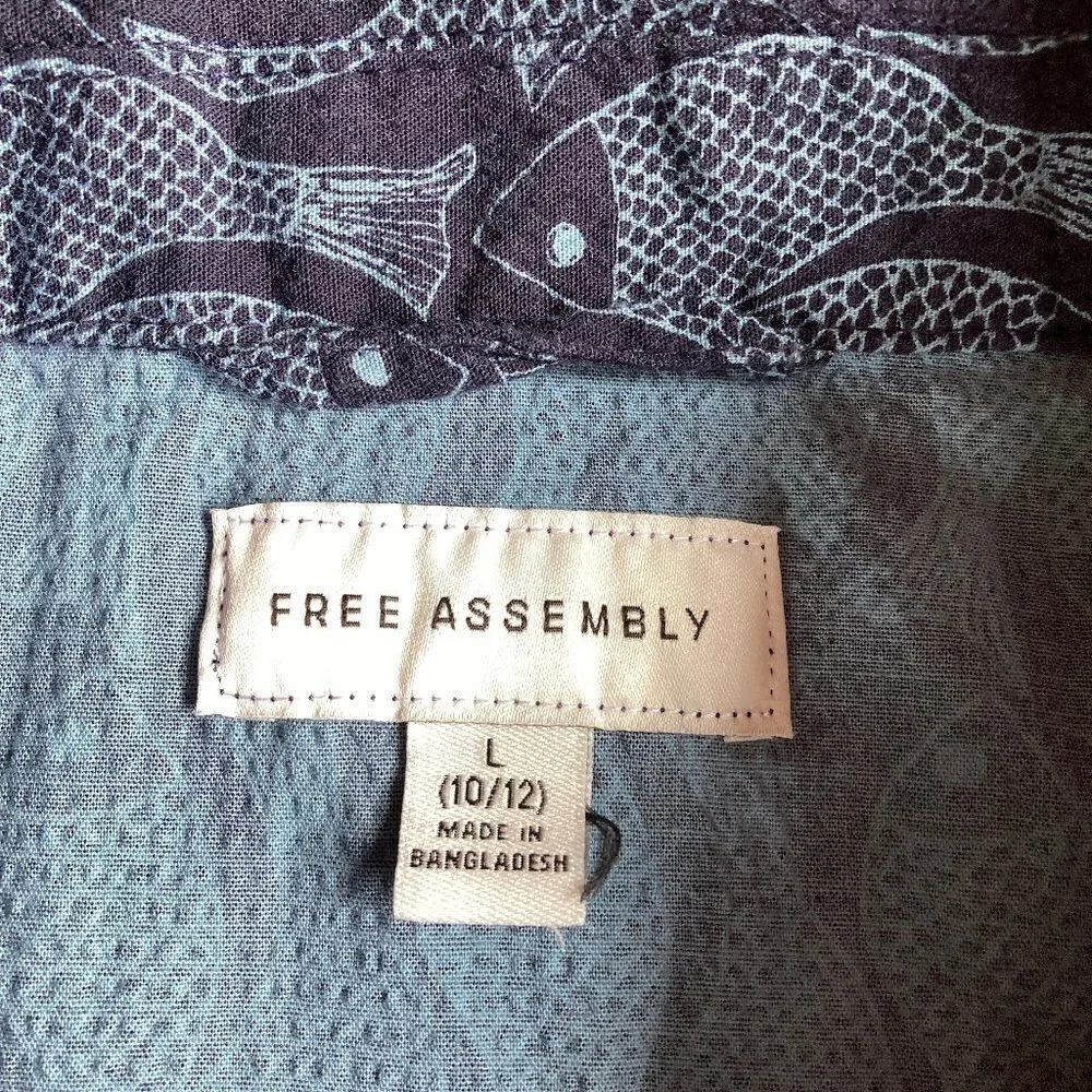 FREE Assembly Boy's Short Sleeve Fish Print Blue Seersucker Shirt,‎ Size L 10/12 - Picture 3 of 13